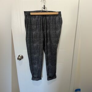 Lululemon Athletica Gray/Black Ankle Pants